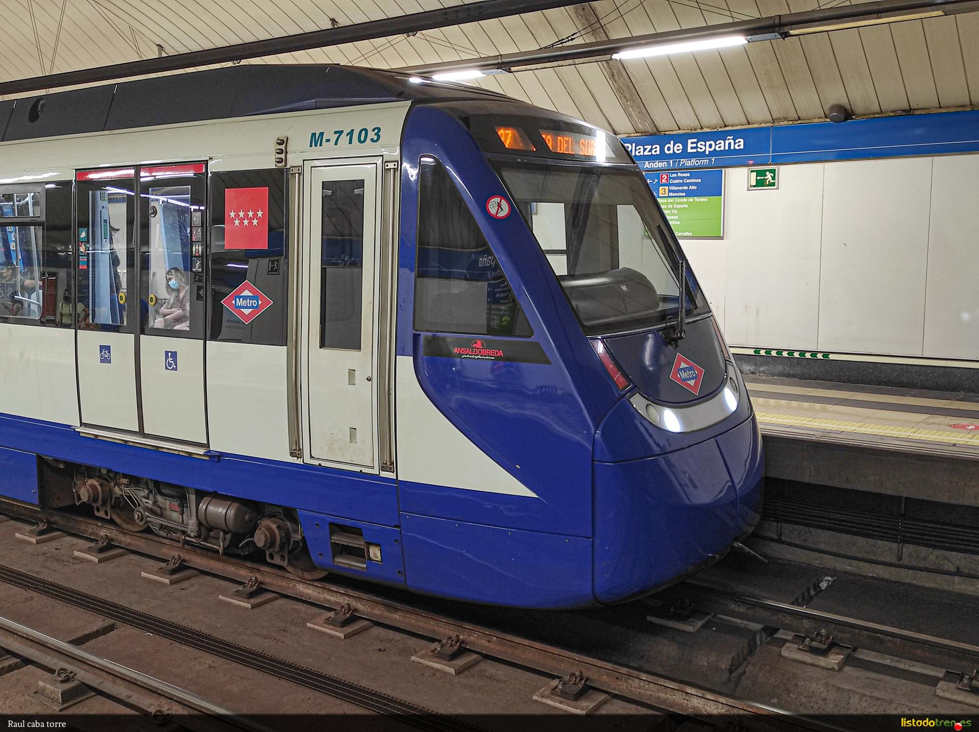 Coche 7103 en plaza de España L10.