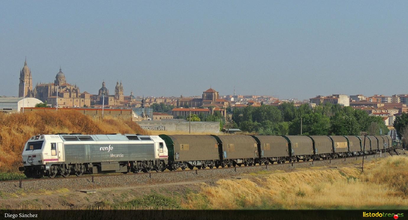 333.339 con bobinero y Salamanca de fondo.