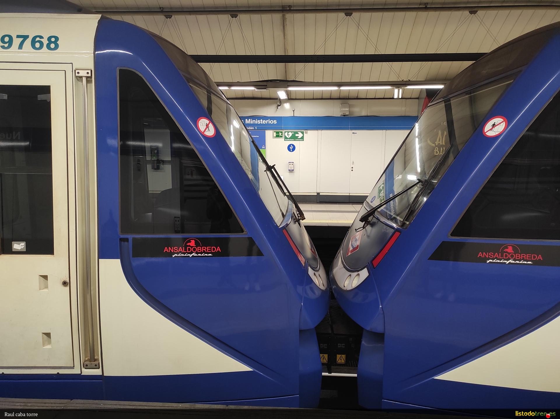 9751+9763 en Nuevos Ministerios L10.