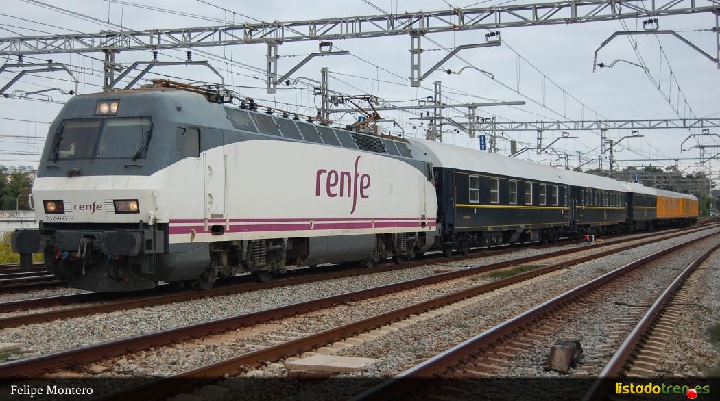252-022 con el tren Azul