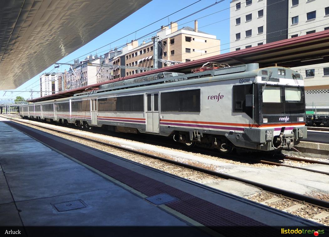 470-090 estacionada en Ponferrada
