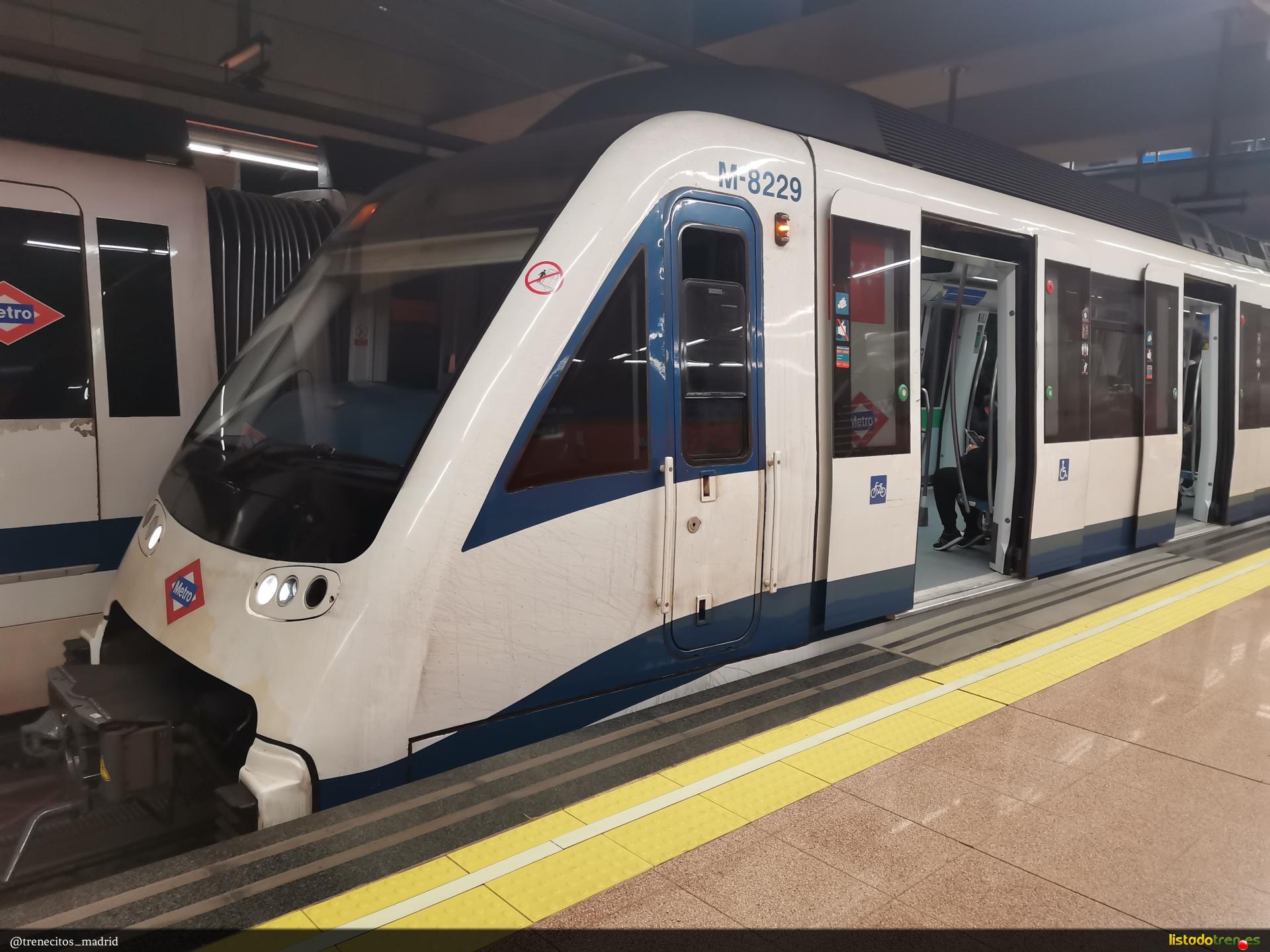 M-8229 con el vinilo de Metro de Madrid
