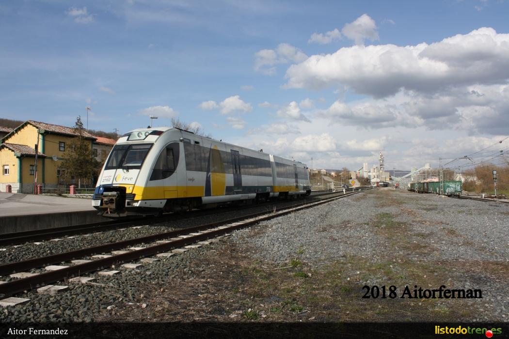 FEVE UT2701-2702 en Mataporquera, Cantabria
