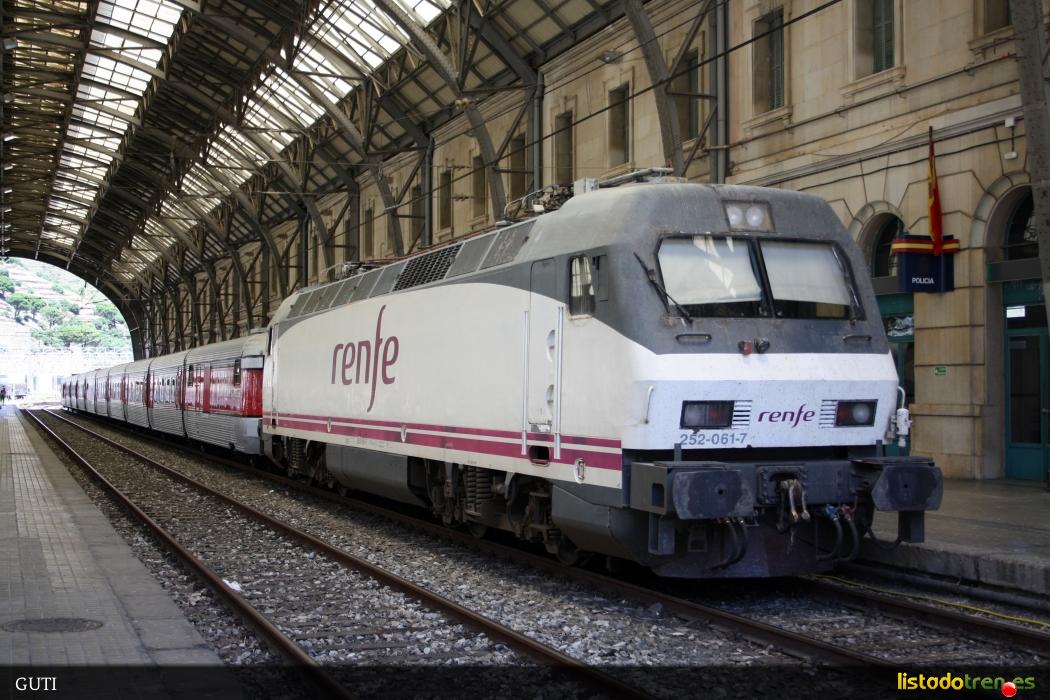 252-061 talgo III R D,en Portbou