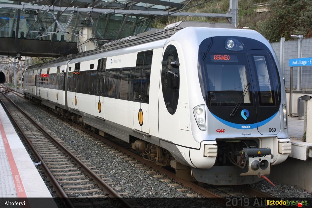 EMU969 con un Atxuri - Bermeo
