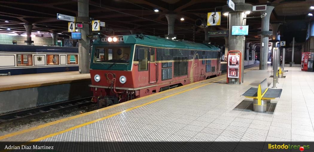 Maquina en Oviedo del Transcantabrico dirección el