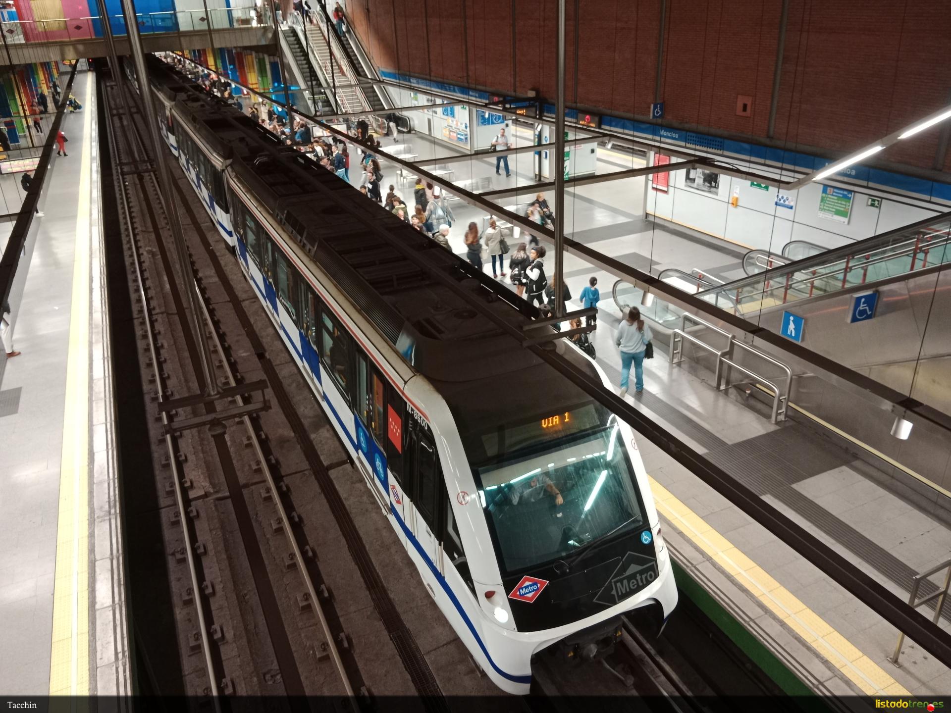 8600 en Moncloa con la tapa abierta