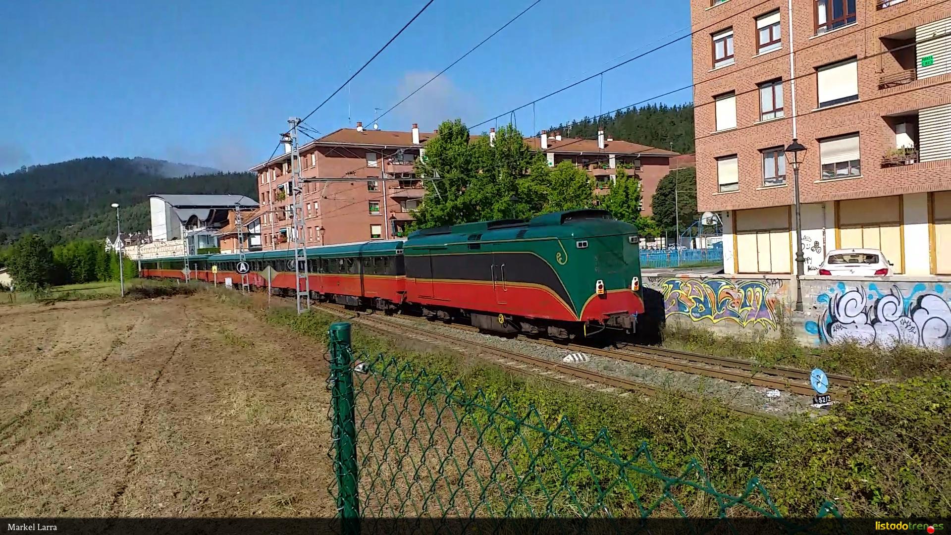 El Expreso de la Robla a su paso por Zalla