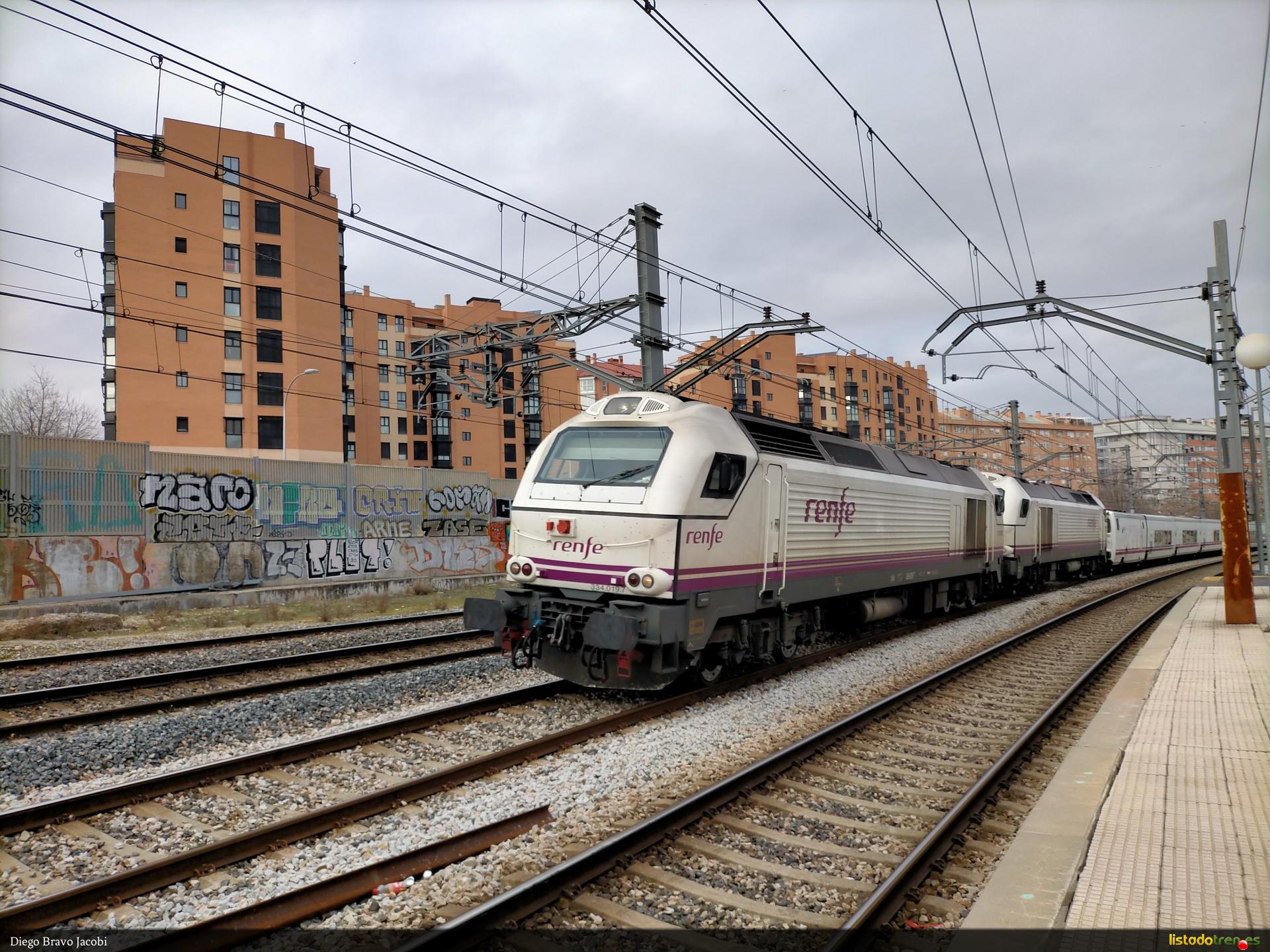 334-019 con el Altaria Madrid-Murcia-Águilas