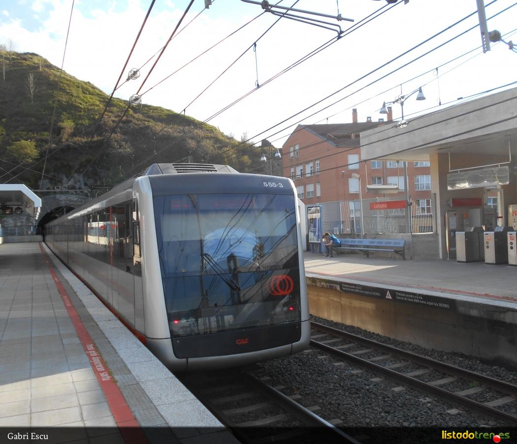 La Ut 555 saliendo de Lutxana (30-03-2016)