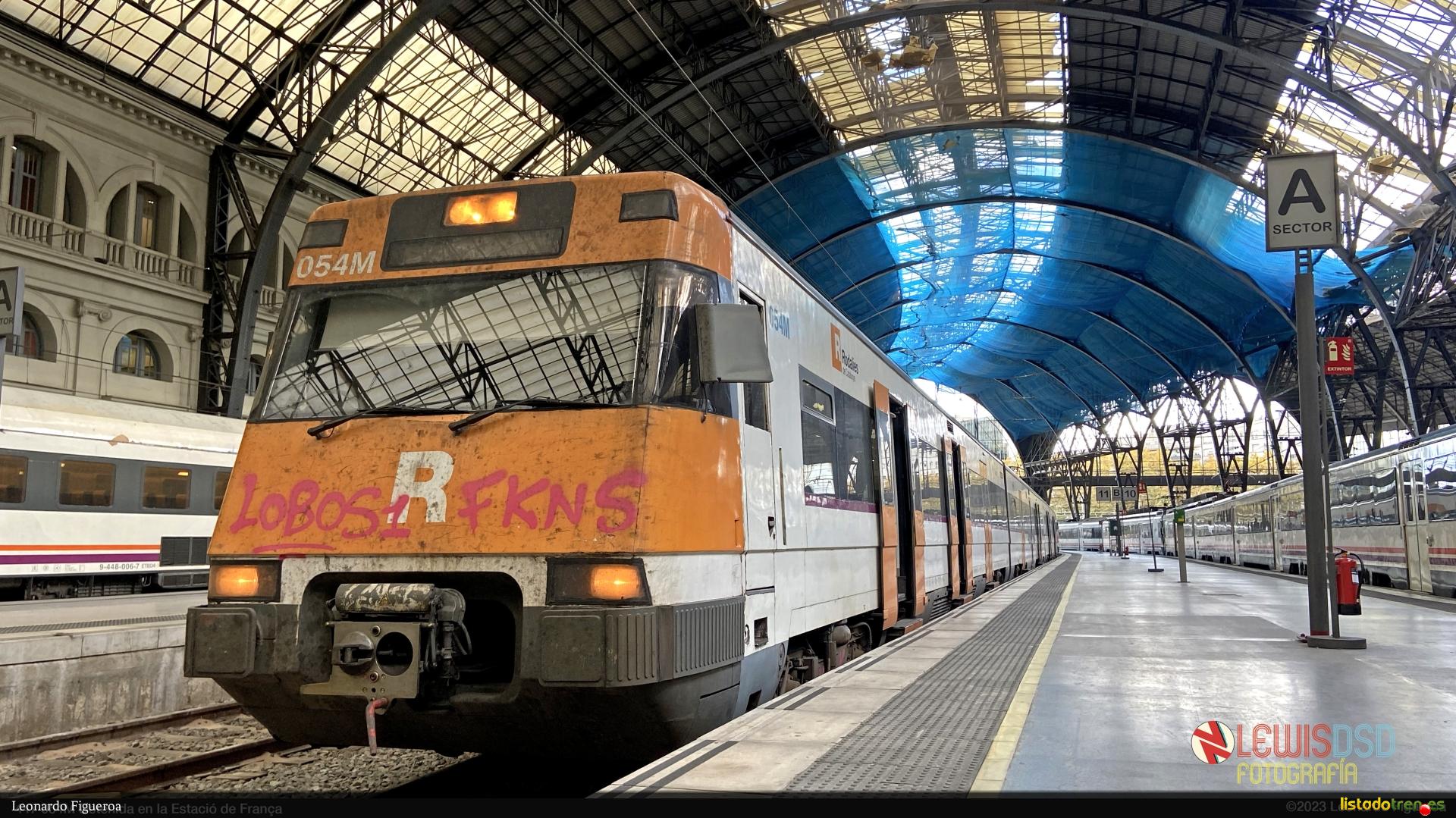 447 053M-054M en Estació de França