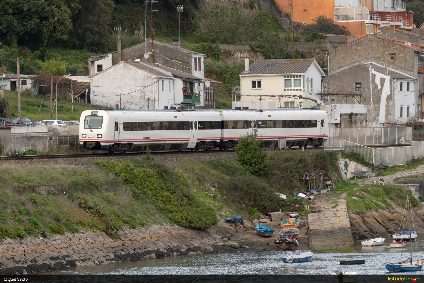 Paso de un 594 por la Ría del Burgo con destino Fe