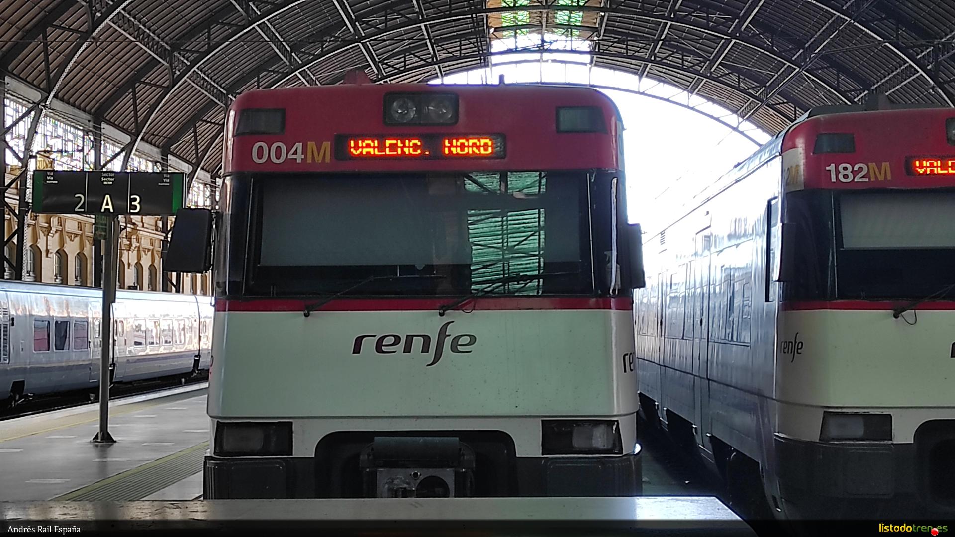 447.002R estacionada en la vía 3 de Valencia Nord