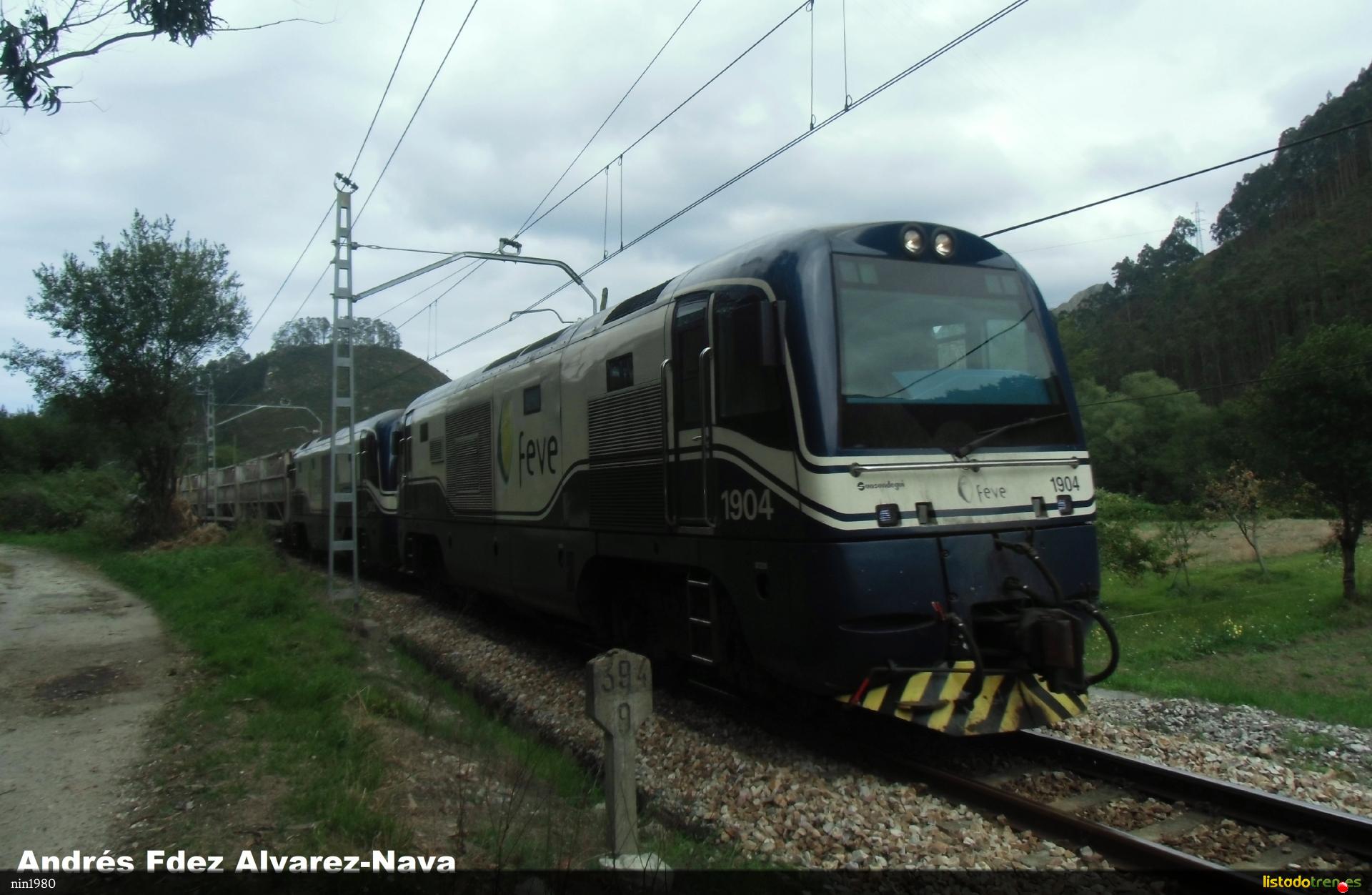 locomotora 1904 en Cuevas-Ribadesella el día 30-08