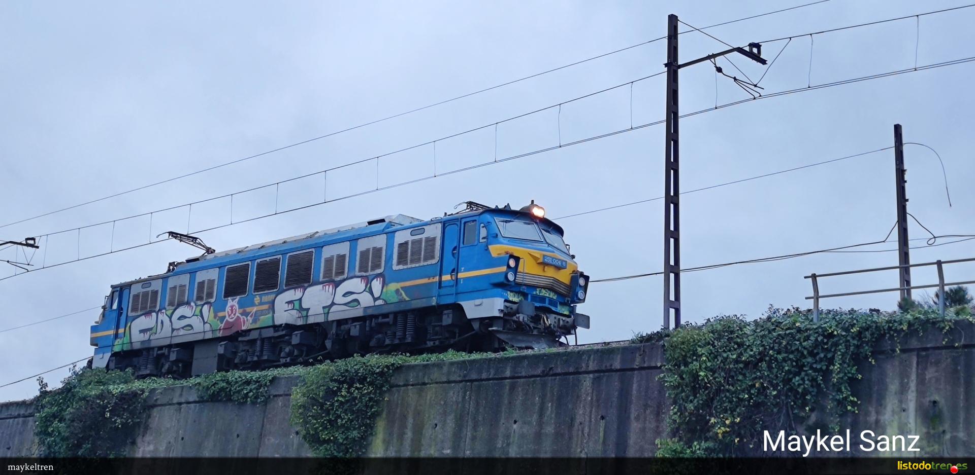 Locomotora 251 004-8