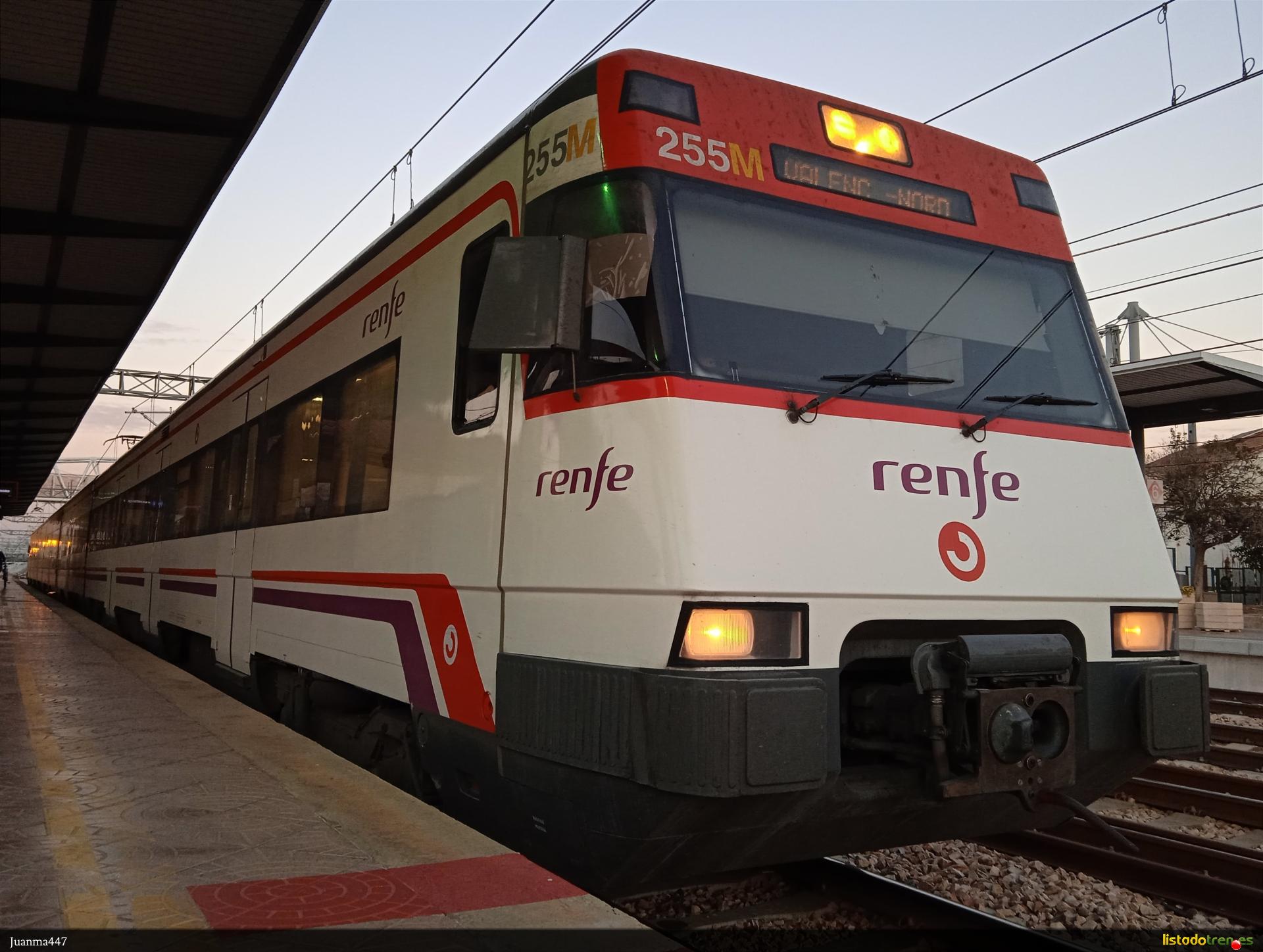 447-128 estacionada en Sagunto