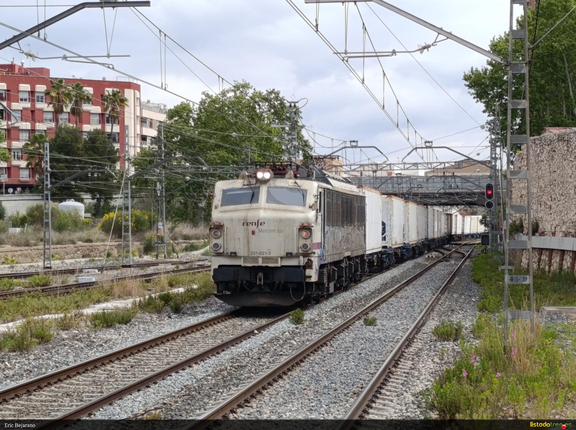 251.021 por Reus