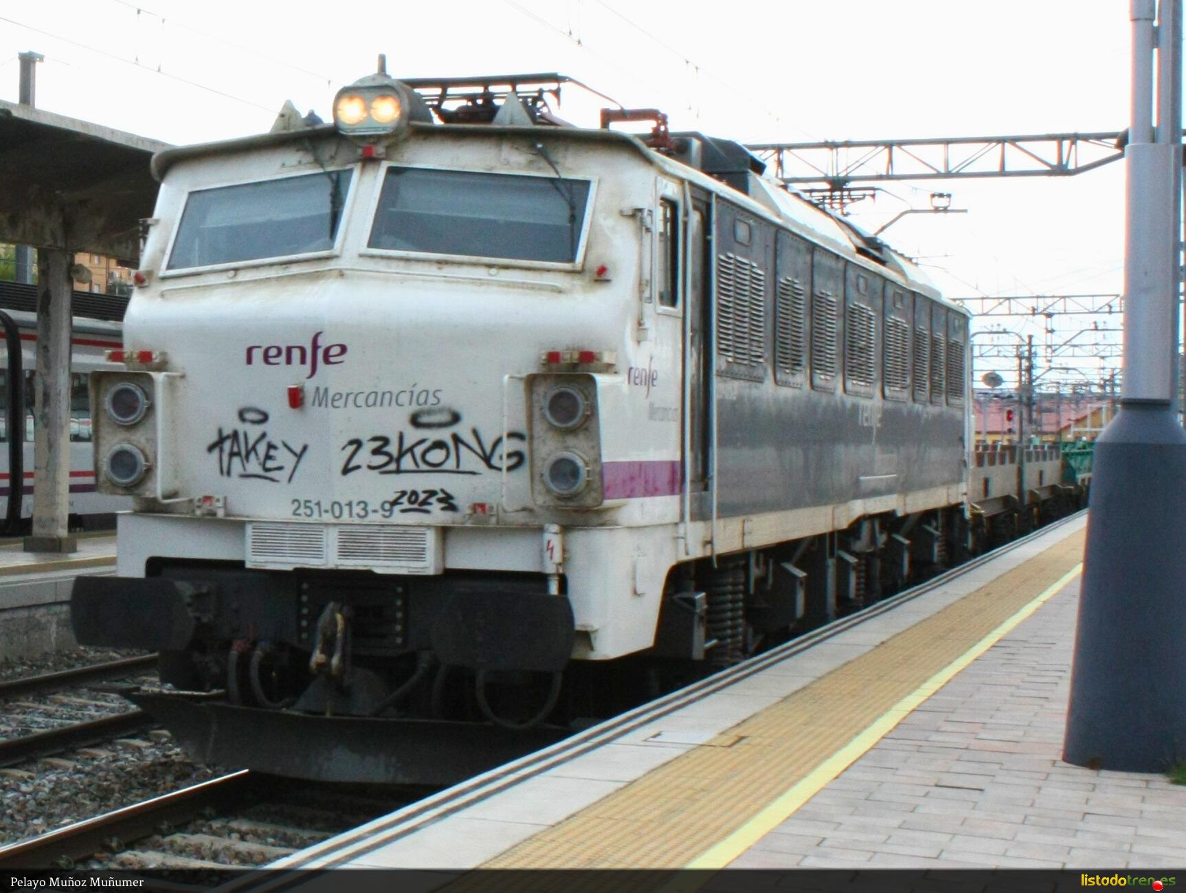 Tren 251-013