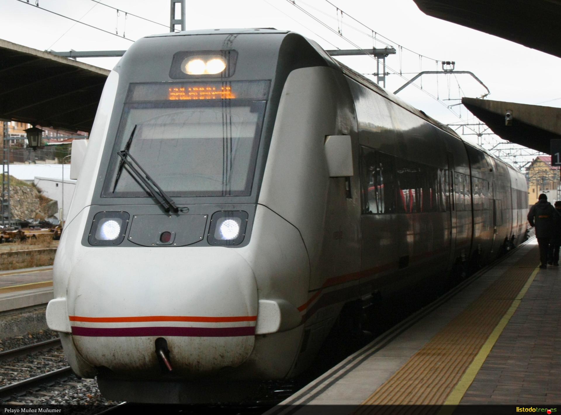 Tren 599 074