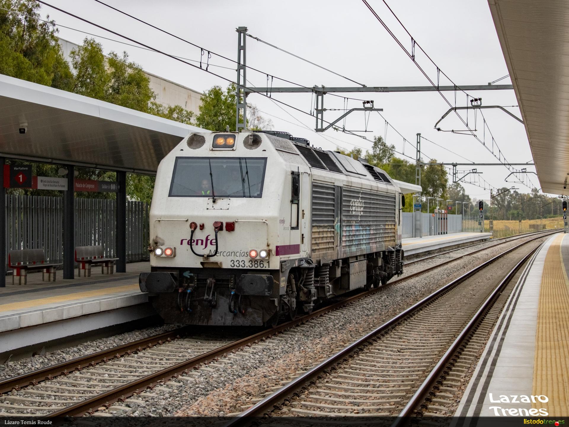 Locomotora Renfe 333.386 Aislada por Palacio de co