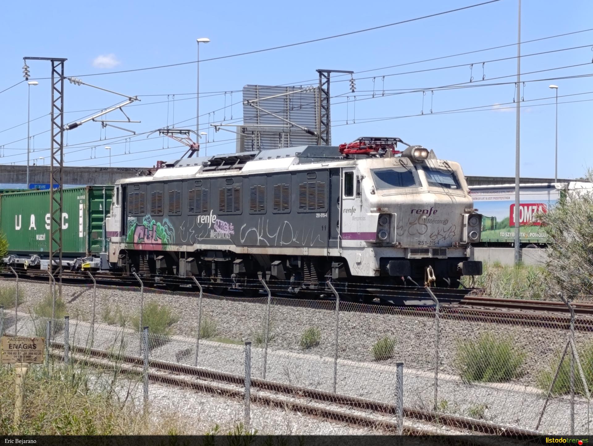 251.015 entrando en Can Tunis
