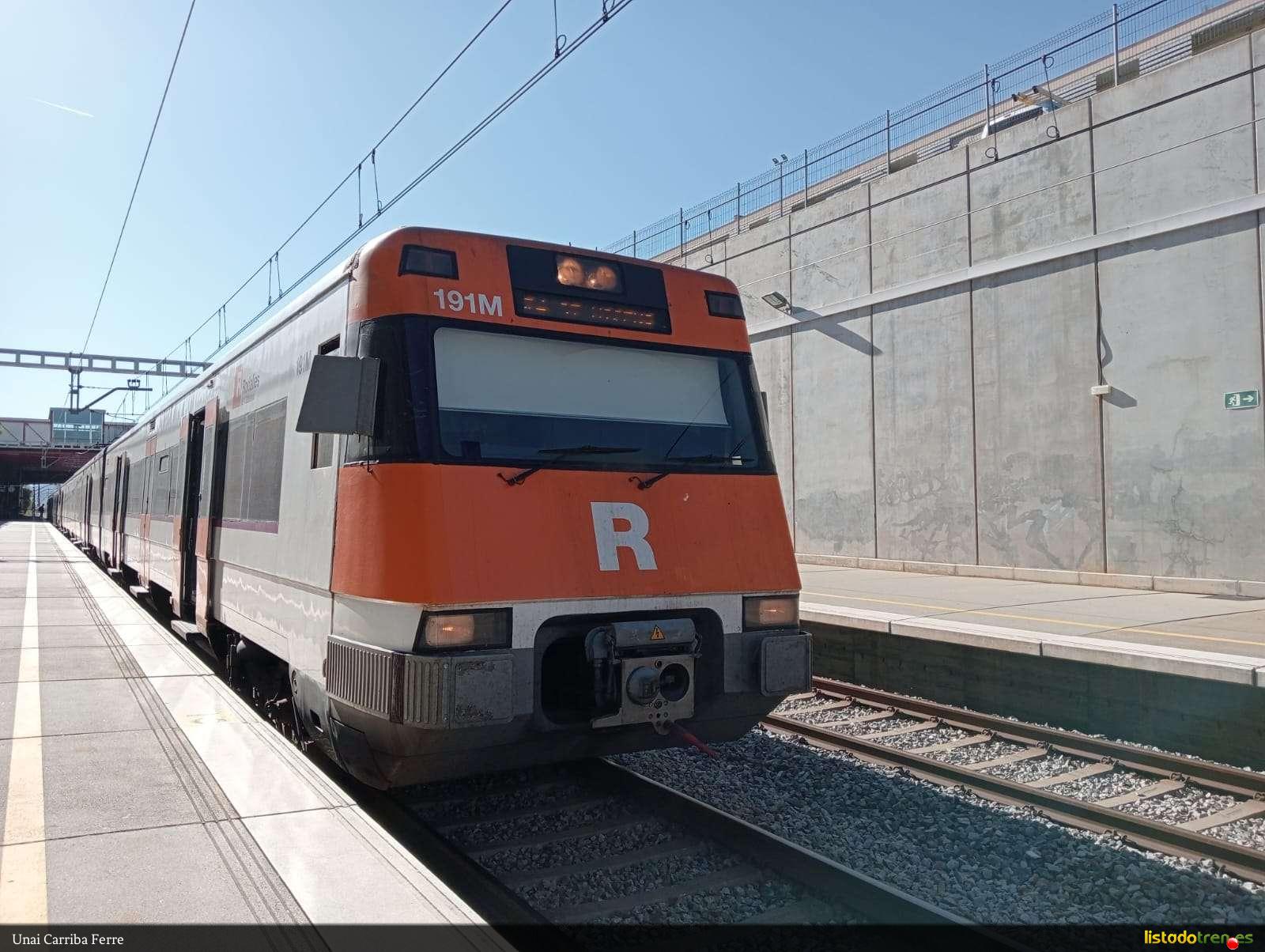 Renfe Rodalies UT- 9-447-191-8 Haciendo parada en 