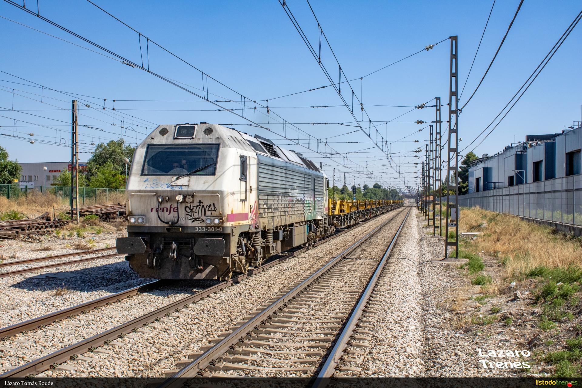 Renfe Mercancías 333.301 con carrilero