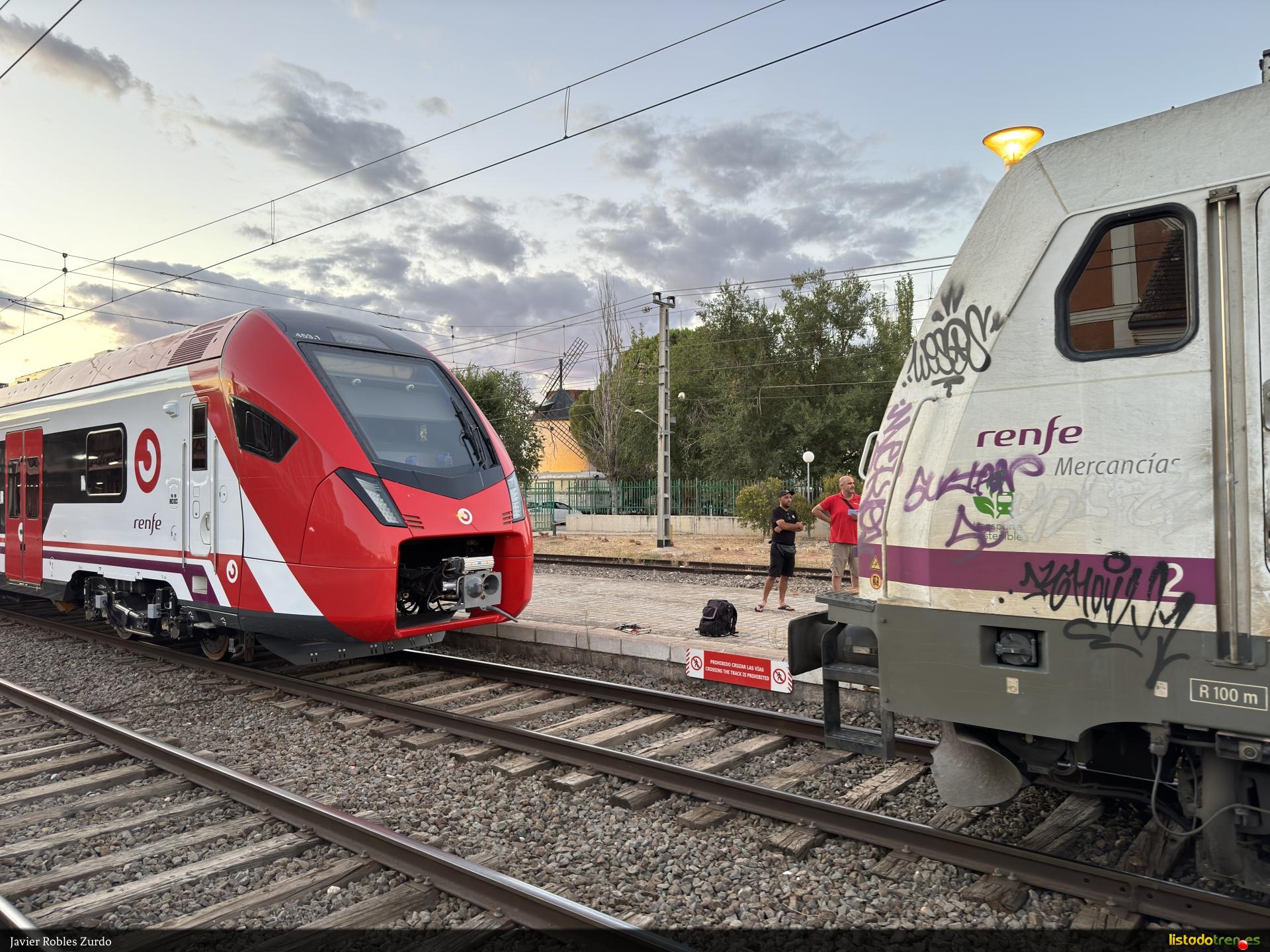 Renfe 453.001 en Alcazar de san juan
