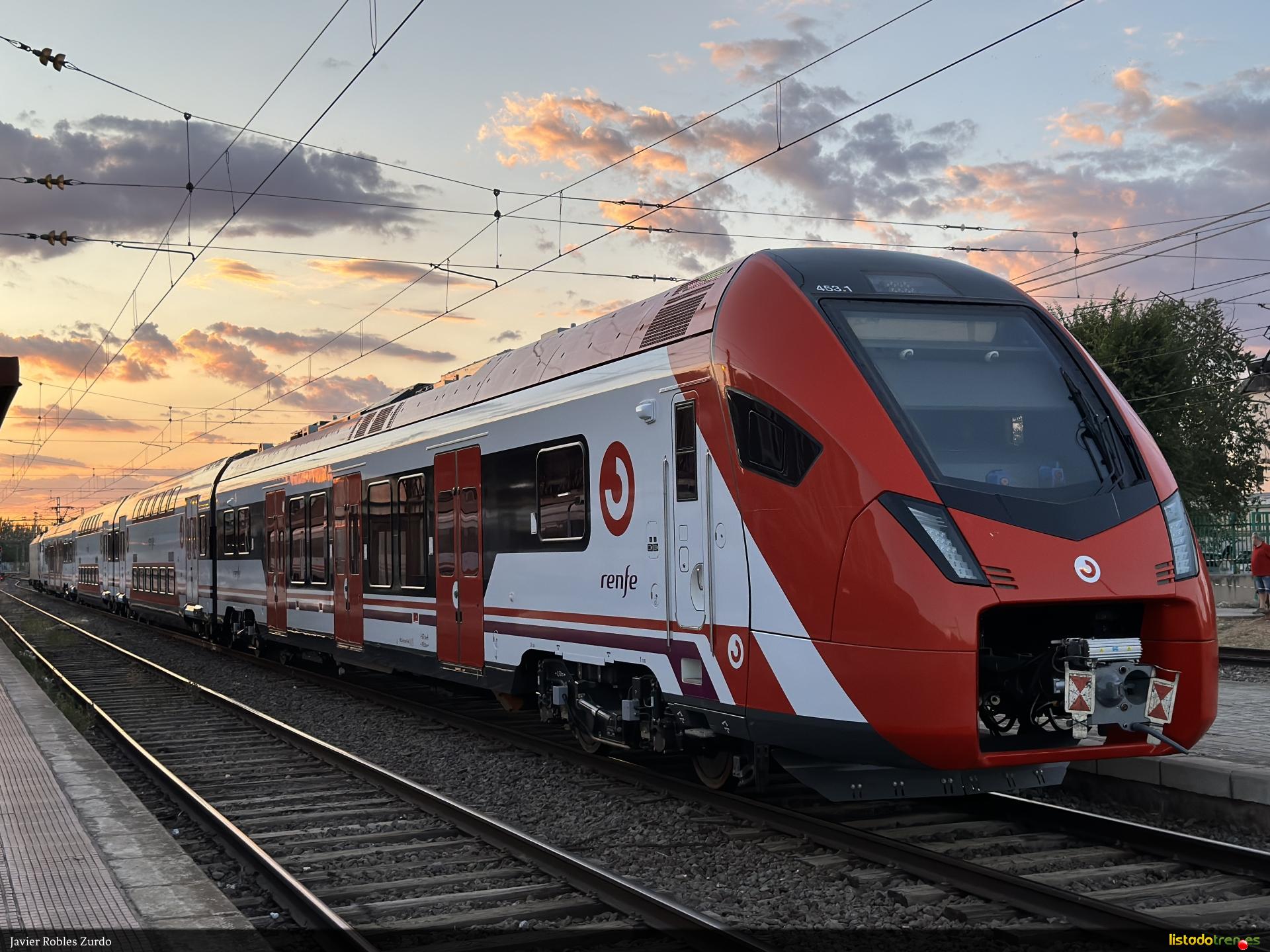 Tren renfe 453.001 en Alcazar de san juan