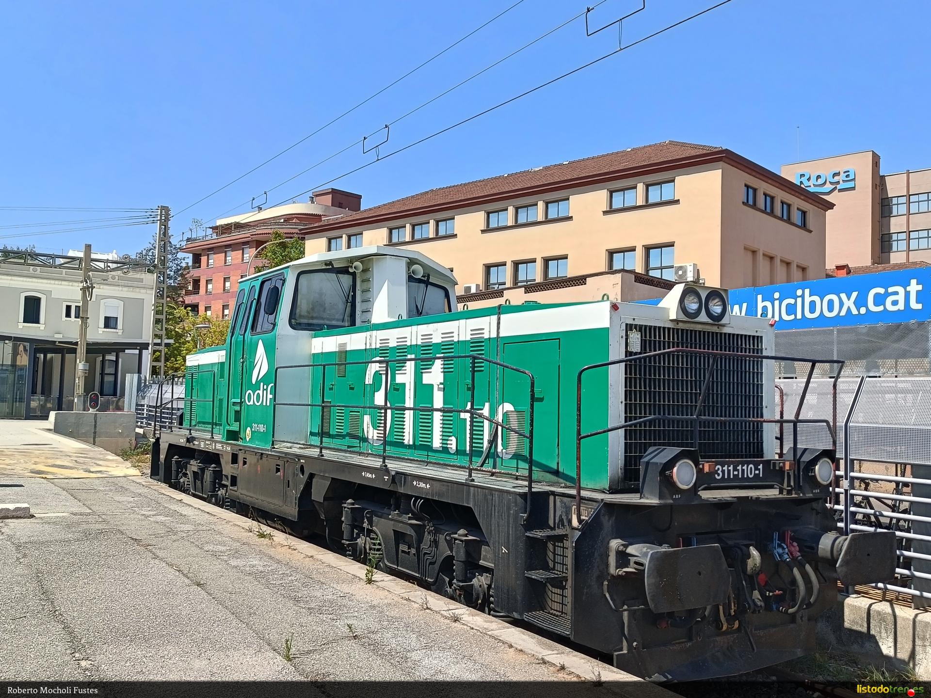 311-110 en colores ADIF.