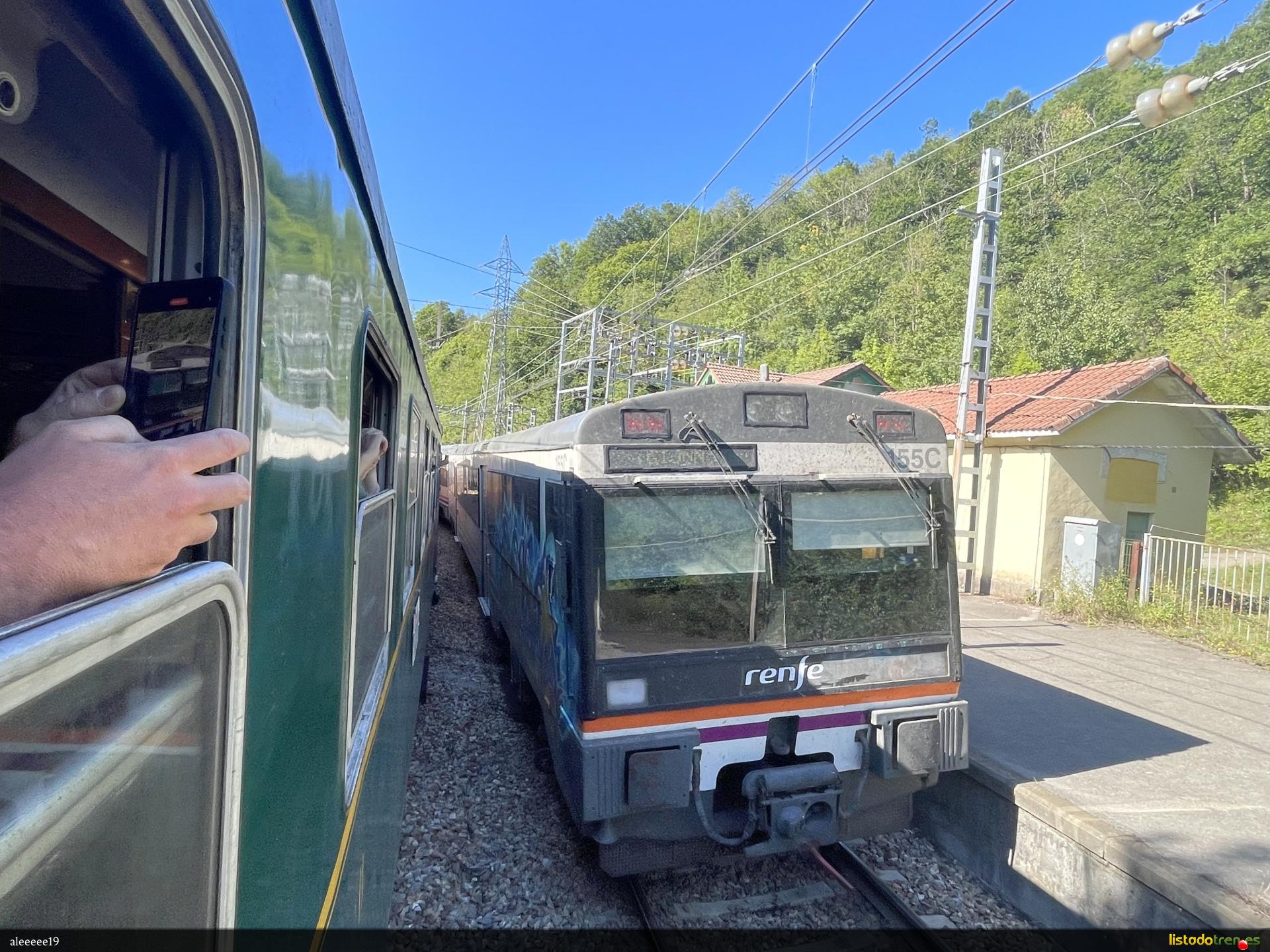 Cruce con el tren Rampa de Pajares