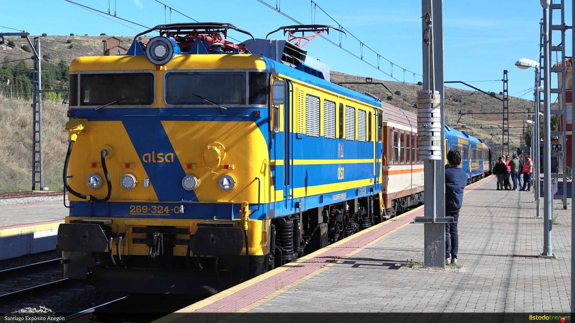 La “Emperatriz” con el Tren Río Henares en Sigüenz