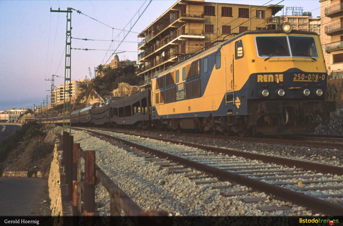 Renfe 250 008 en Tarragona