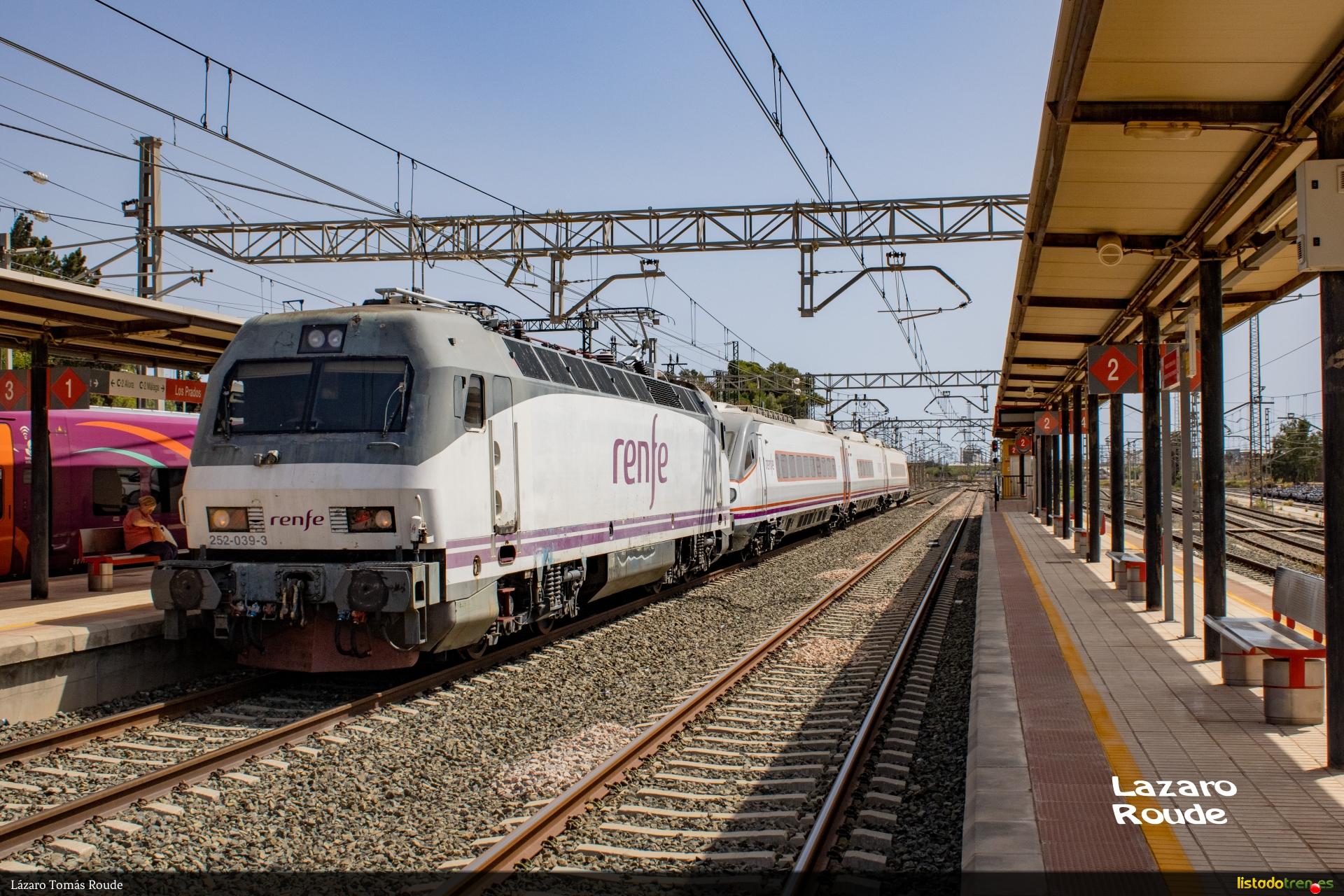 Traslado del 490 con la 252 Renfe