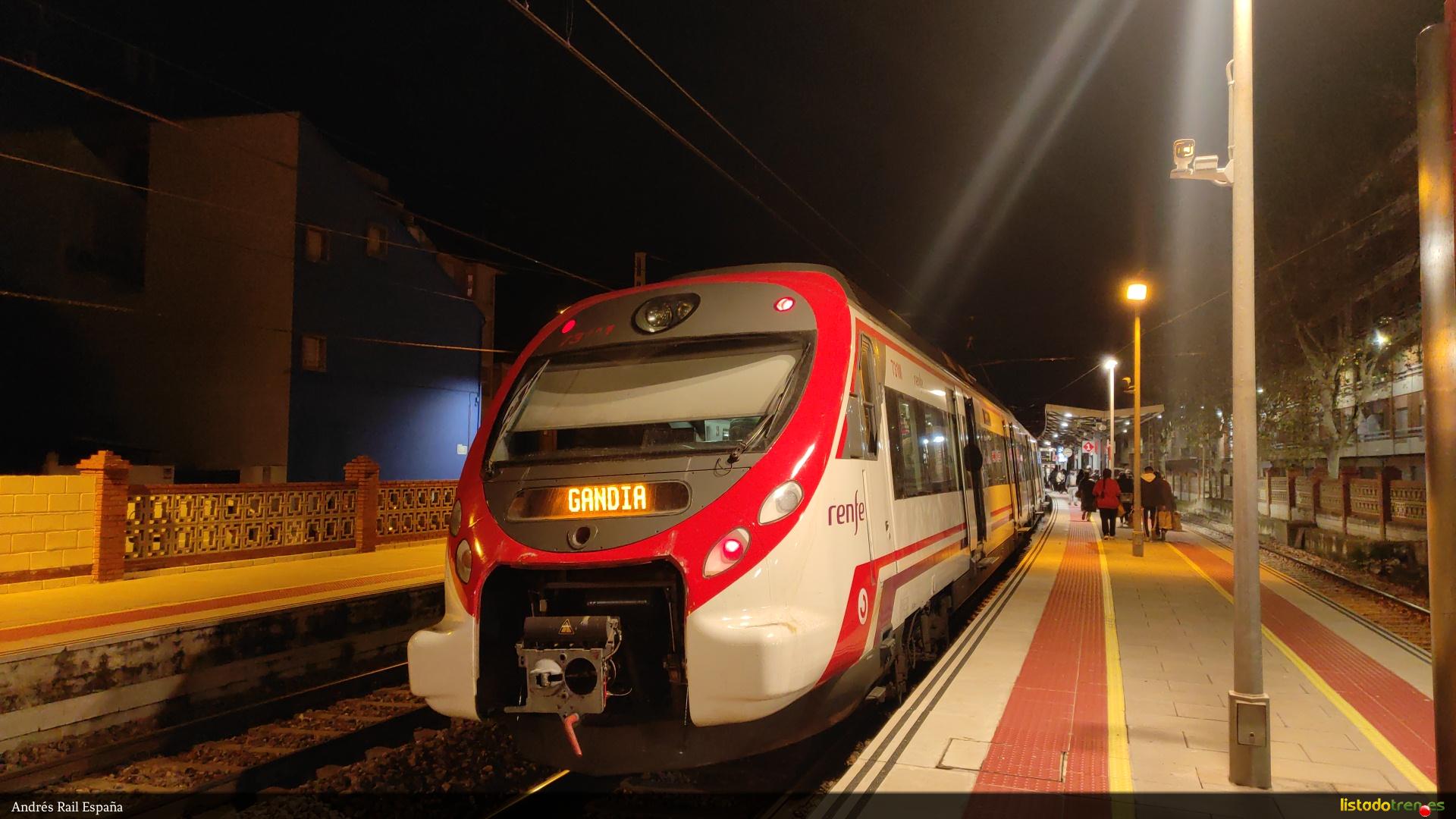 464.231 haciendo el Valencia-Gandia de las 21:10