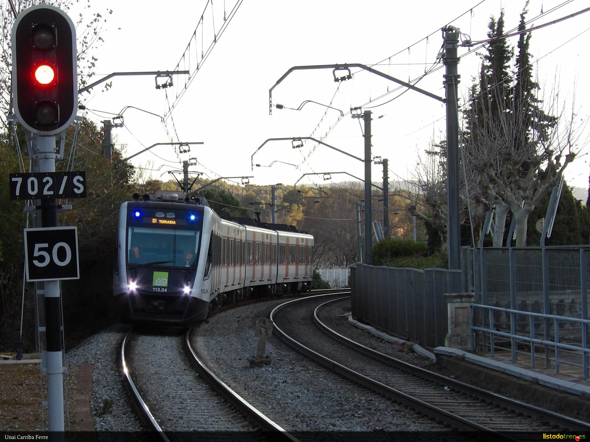 FGC UT 113.04 llegando a Les Fonts