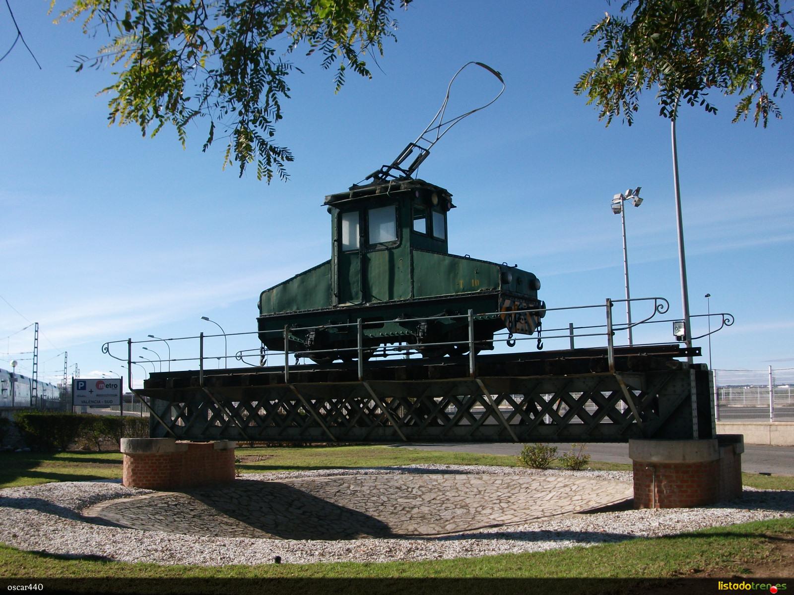 T10 sobre pedestal