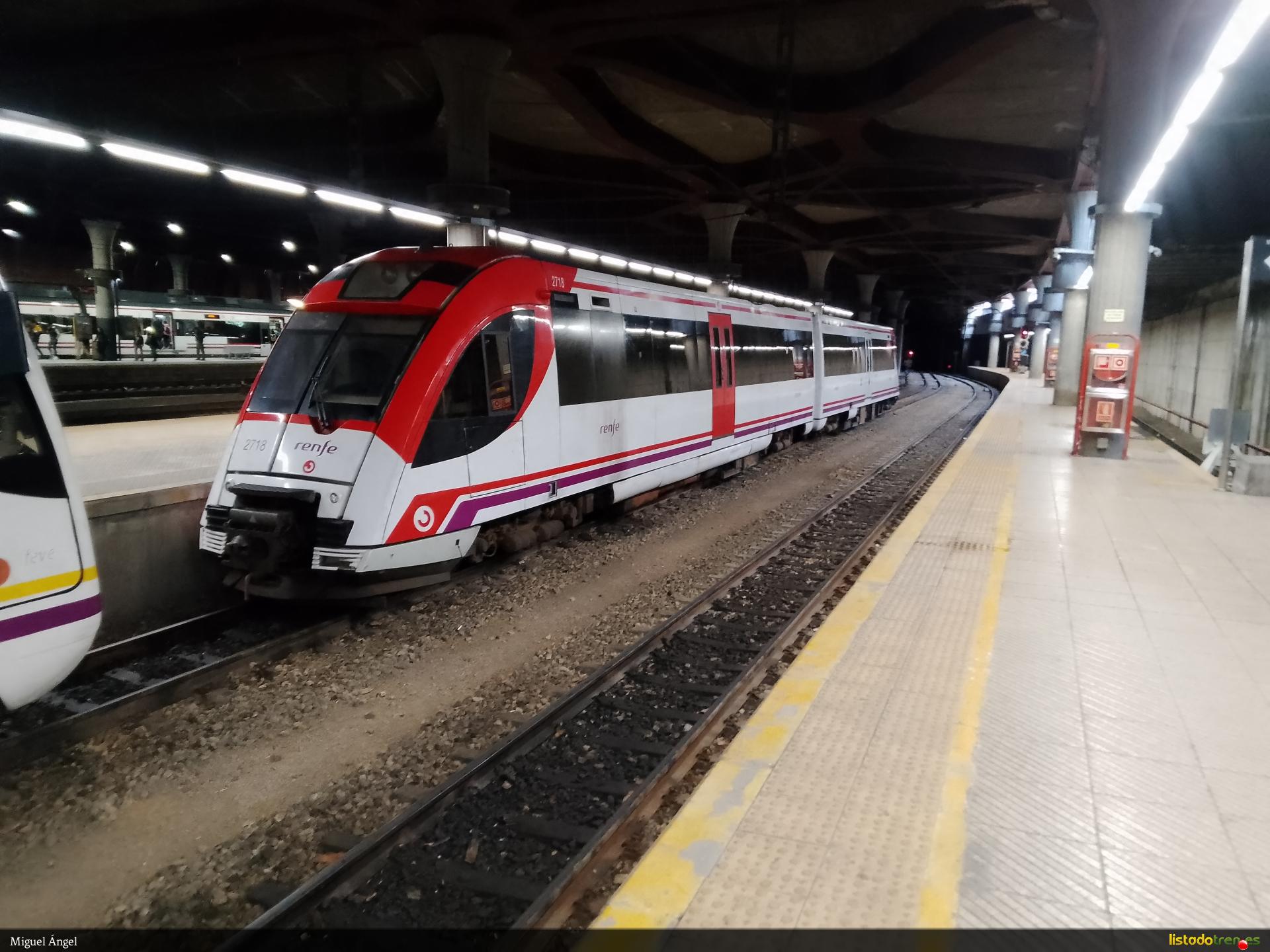 Tren  2718