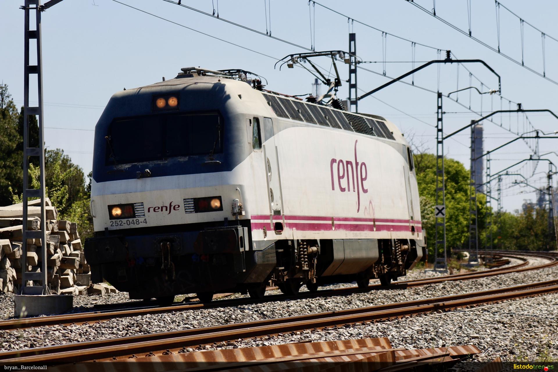 252 Renfe pasando de habitación