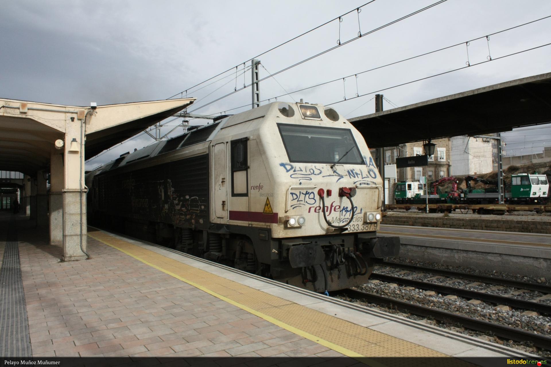 Locomotora 333.387 por Ávila