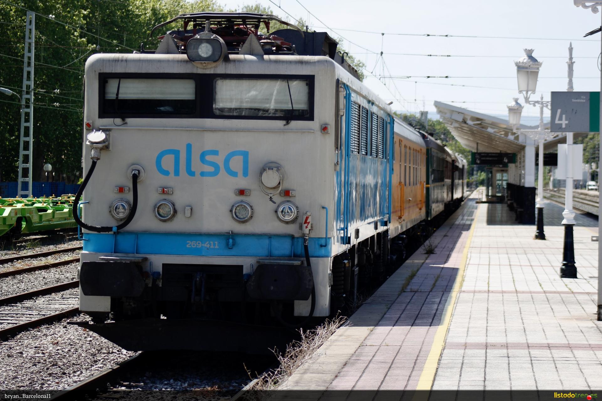 269 Estacionada en vía 4 con tren histórico azaft 