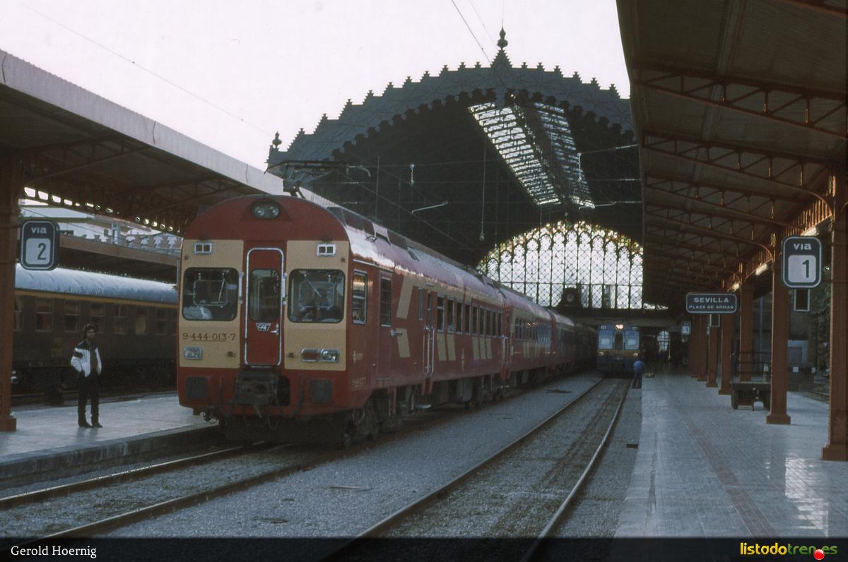 444 013 rojo en Sevilla, octubre 1982