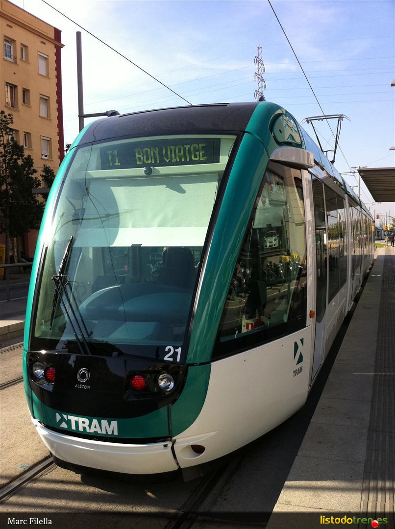 Uno de los nuevos tranvías incorporados al Trambai