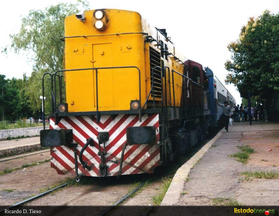 En Marcos Paz con tren local a Lobos.