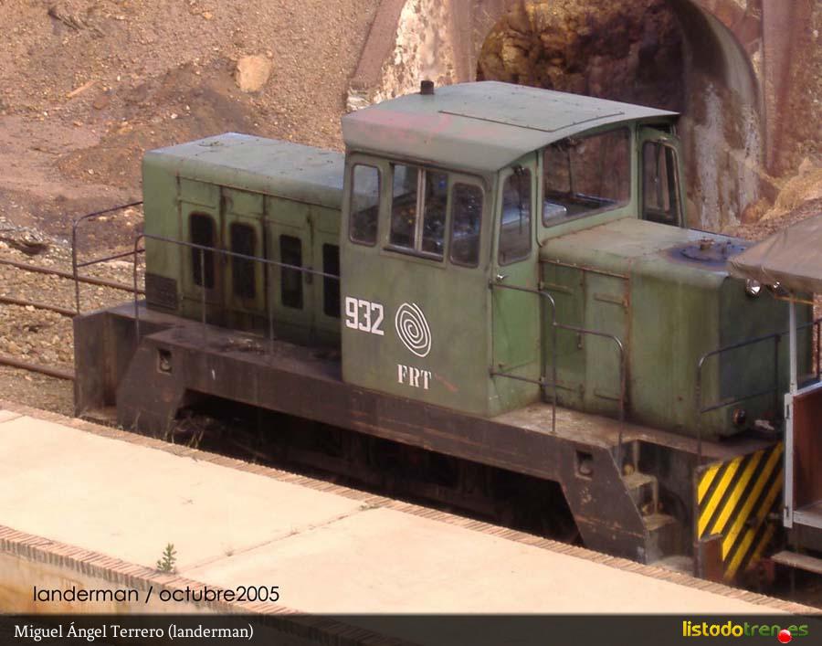La 932 de la Fundacion Riotinto tira del tren tur.