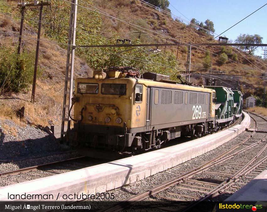 La 269-075 con tolvas