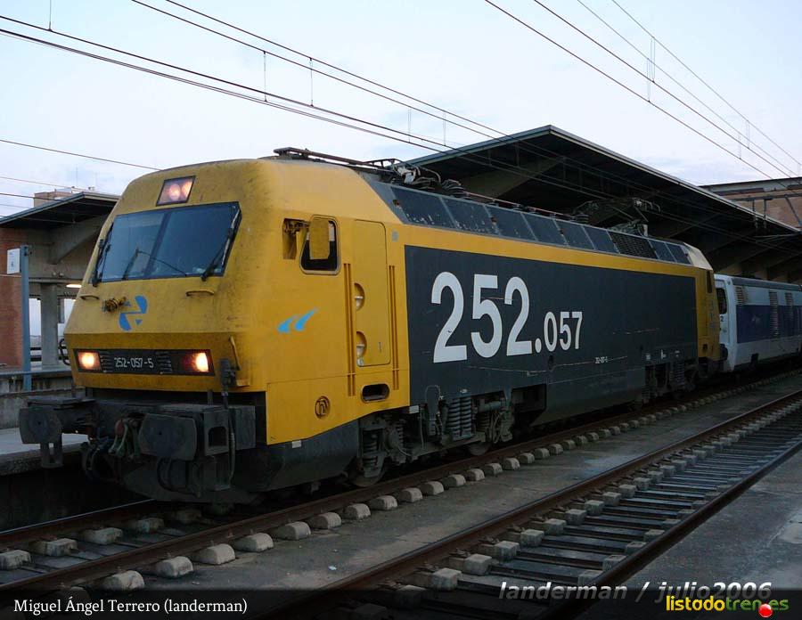 La 252.057 en Sevilla-Santa Justa