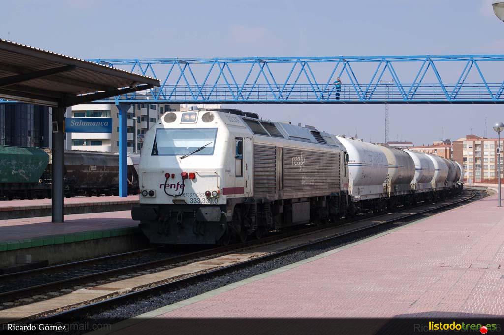 Locomotora 333 con Vagones de Cemento