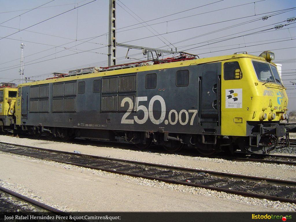Locomotora 250.007 en Albacete
