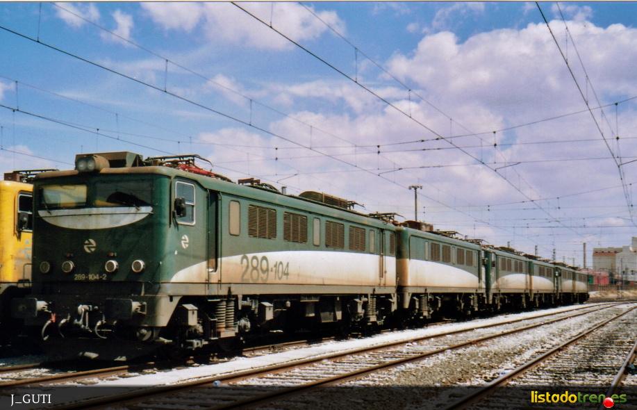 104,acompañada
